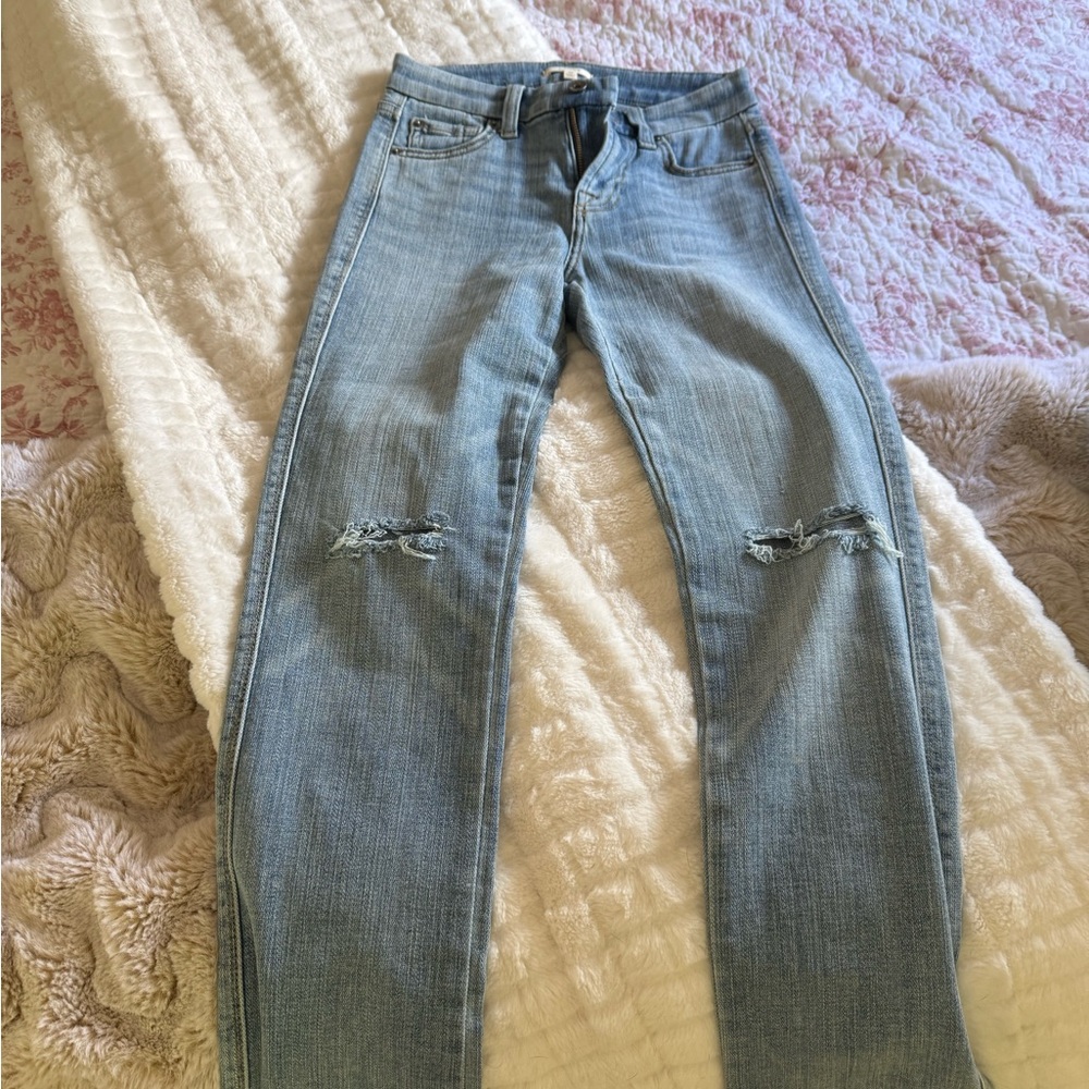 NWOT Splendid Blue Skinny Jeans with Distressed Details